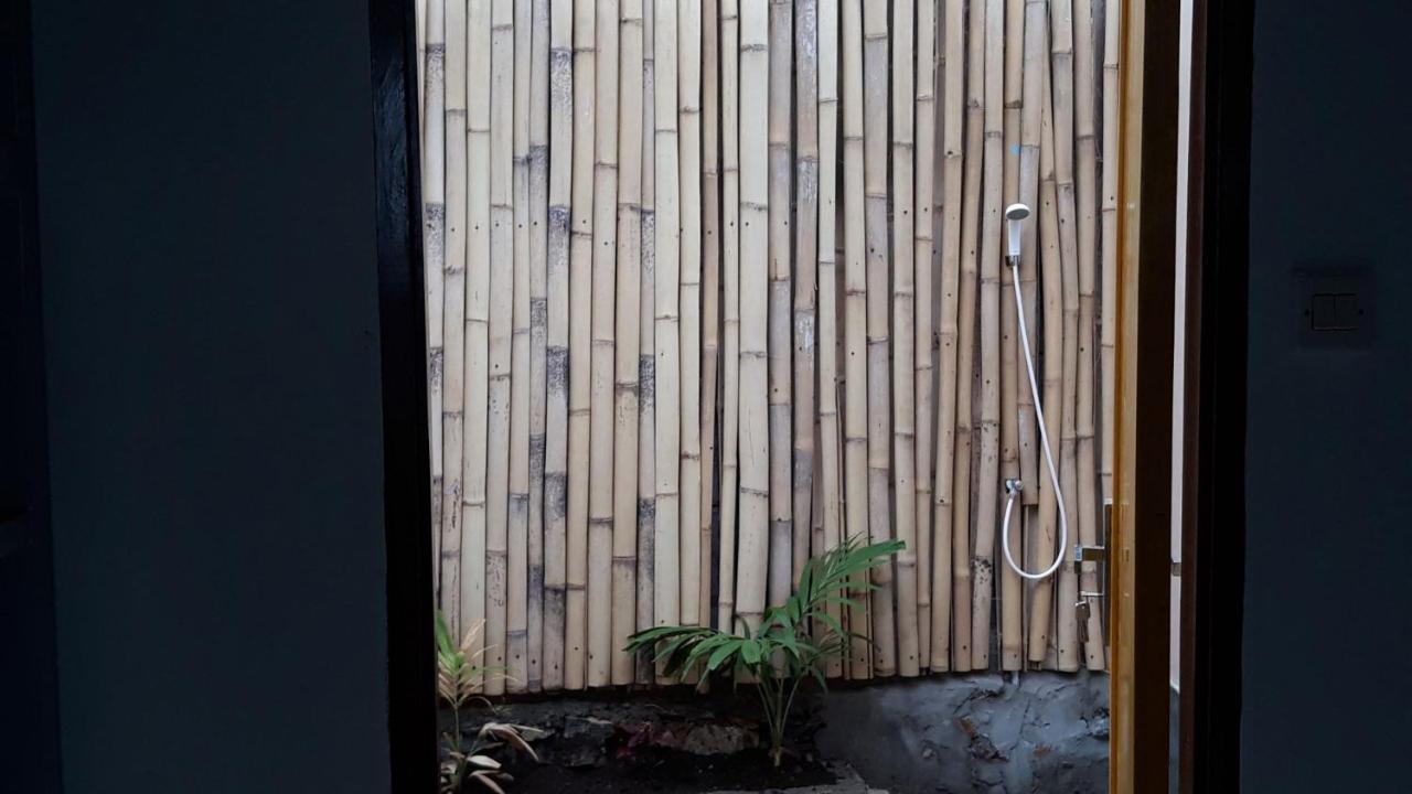 Bujang Lapuk Hostel Sekotong Exterior photo