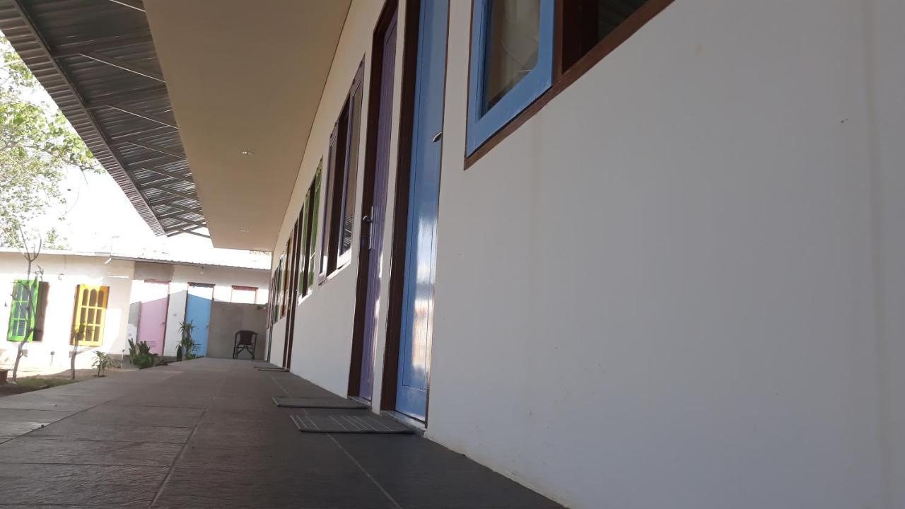 Bujang Lapuk Hostel Sekotong Exterior photo